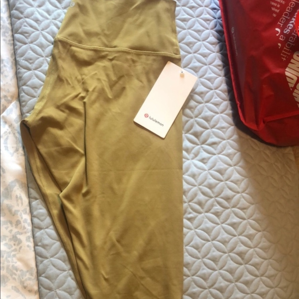 Lululemon size 12 yoga cropped pants